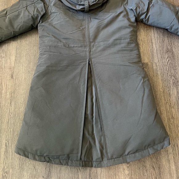 Canada Goose Rossclair Parka. Size Medium - Picture 15 of 16